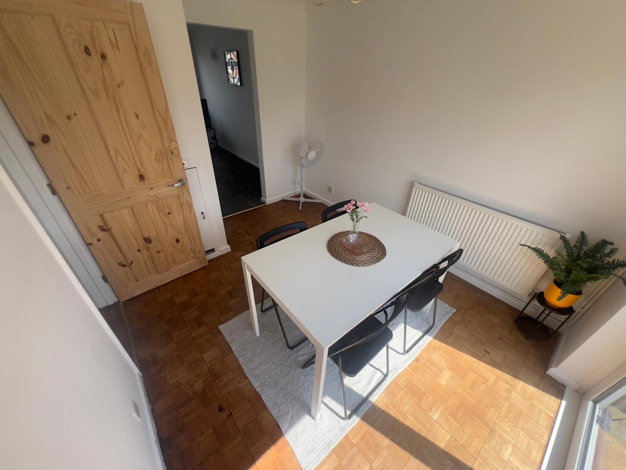 Charming 3-Bed House In Leighton Buzzard Villa Ngoại thất bức ảnh